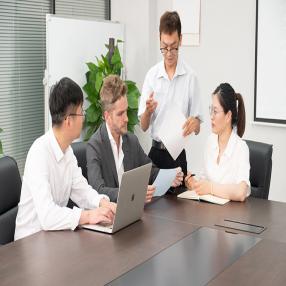 Erős K + F csapatunk van, és a termékeket a következők szerint tudjuk fejleszteni és gyártani